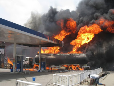 Pic.5. A tanker burning at a filling station in Mushin, Lagos State on Wednesday (9/3/22). 01148/9/3/22/Babatunde Atolagbe/JMH/NAN