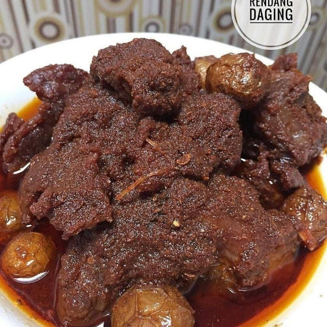 Rendang daging.