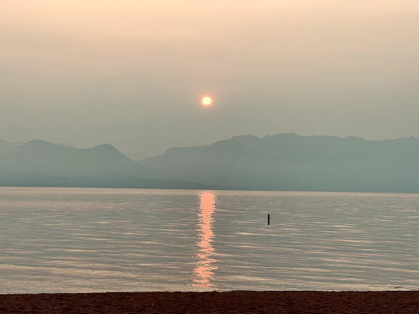 Nevada Beachから見た夕日が沈む様子