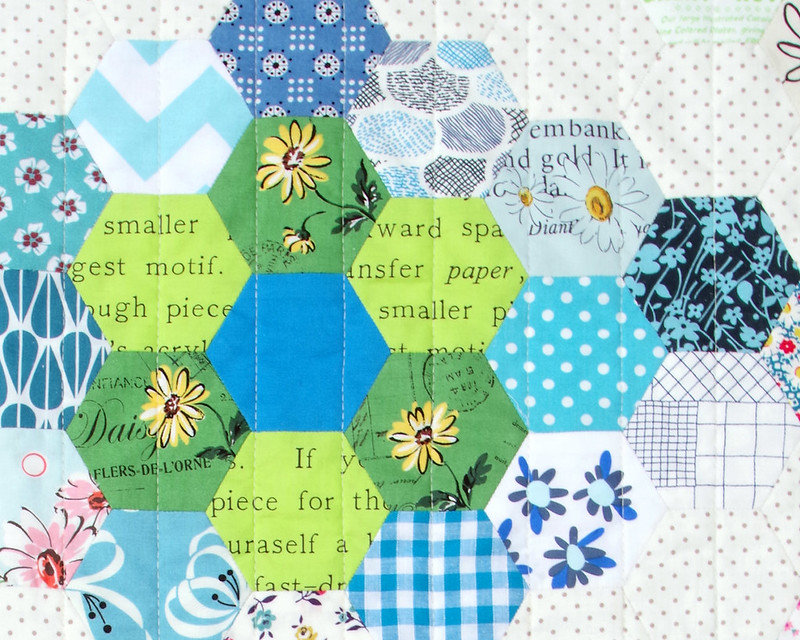 The Treehouse Hexagon Quilt Project © Red Pepper Quilts 2022 #hexagonquilt #englishpaperpieced