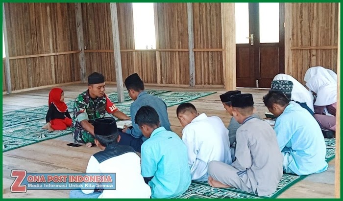 Ajarkan Mengaji, Kopda Rusdin Beri Ilmu Agama ke Anak-anak di Taliabu