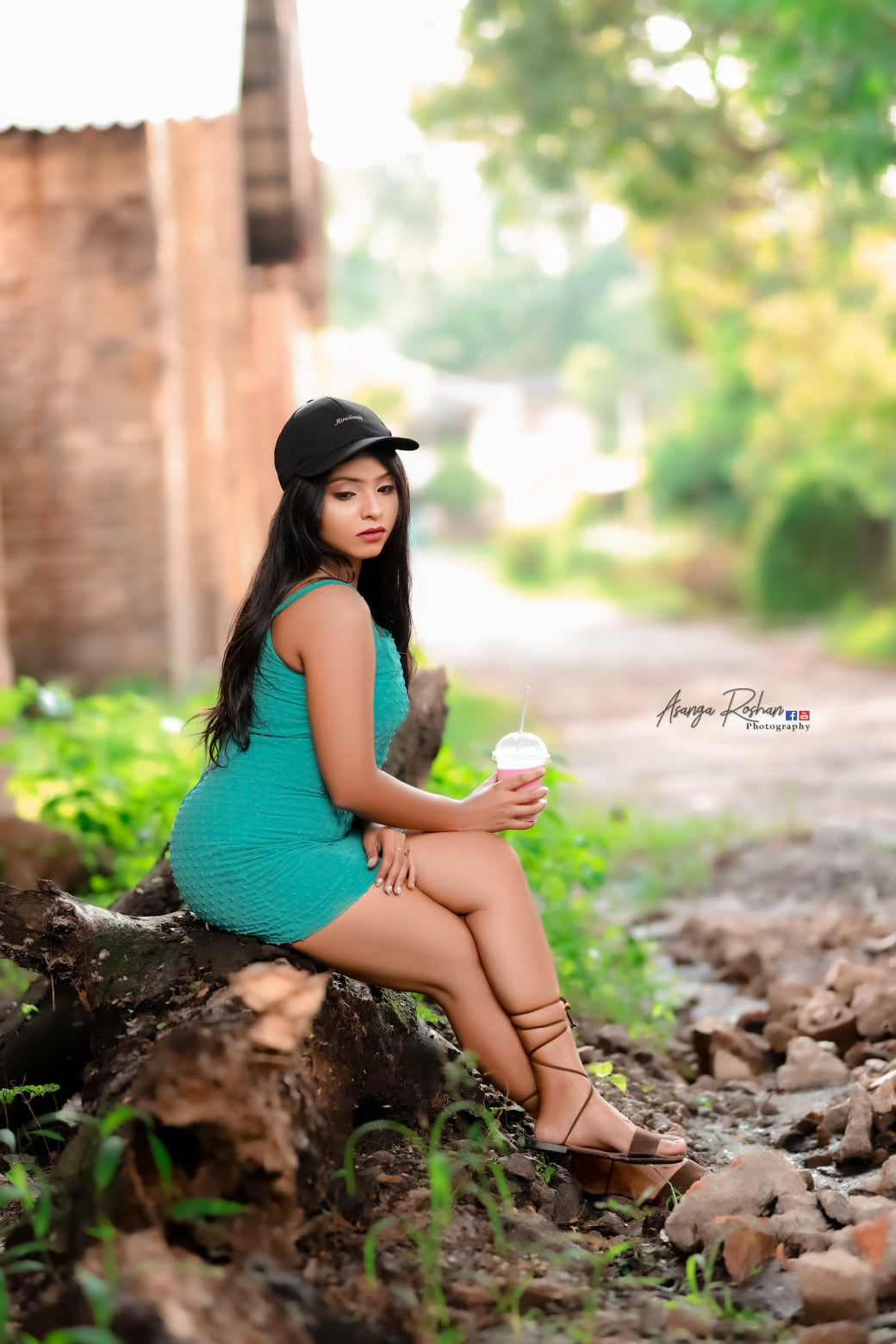 Rashi Hot Cleavage Photos
