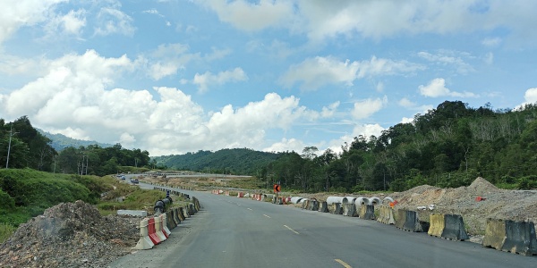 Pan Borneo Highway from Bau to Sematan under Construction