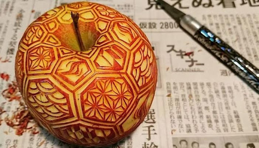 Japanese artist who specializes in carving fruits and vegetables