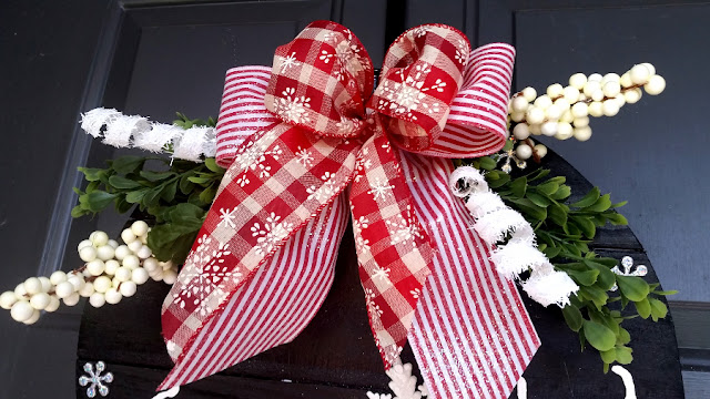 Christmas Wreaths. Share NOW.#Christmasdecor, #wreaths #Christmas #eclecticredbarn