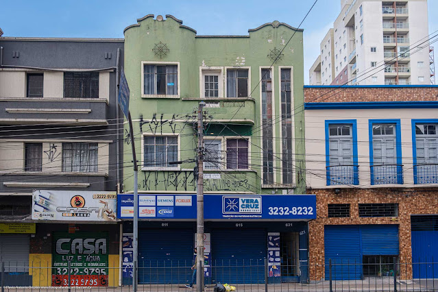 Um pequeno edifício na Av. Mal. Floriano Peixoto