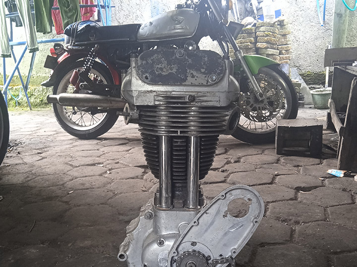 Bengkel Motor Tua Agus CB Temanggung