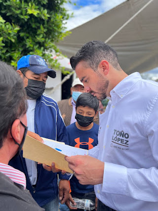 Toño López entrega Bomba de Agua a San Baltazar Tetela