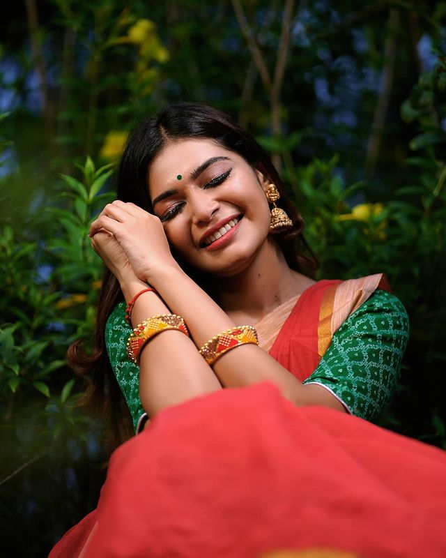Dharsha Gupta cute smile