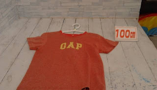 中古品　子供服　１００ｃｍ　ＧＡＰ　レッド　半袖Ｔシャツ　２２０円