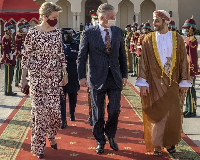 Queen Mathilde wore Goyave printed linen boat neck top and Gilson wide printed linen trousers by Belgian fashion house Natan