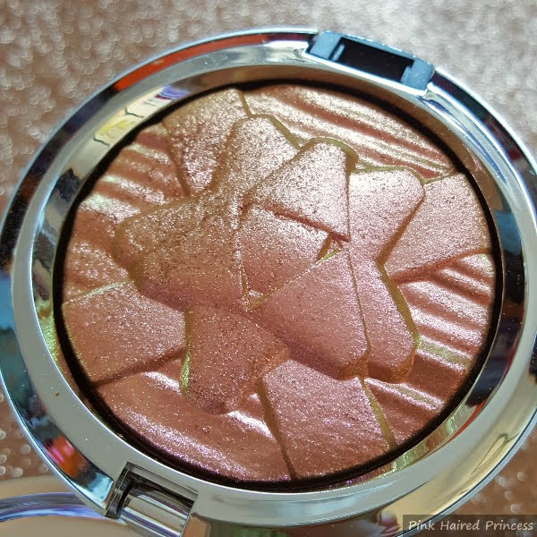 MAC Extra Dimension Skinfinish in Snowflushed