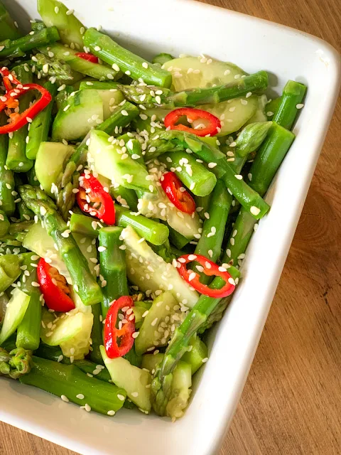 Spring Asparagus Salad with Tangy Avocado Lemon Vinaigrette is a spring salad that comes together quickly with fresh taste with fresh vegetables and zing in the vinaigrette, which makes someone think it is perfect for a side dish.