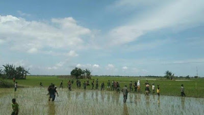 VIRAL! Video Segerombolan TNI Ngamuk Keroyok Para Petani, Sawah Rusak Anak-anak Terinjak