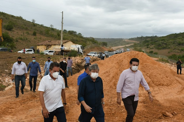 João Azevêdo inaugura Casa da Cidadania de Tacima e inspeciona obras viárias que contemplam Bananeiras e Dona Inês