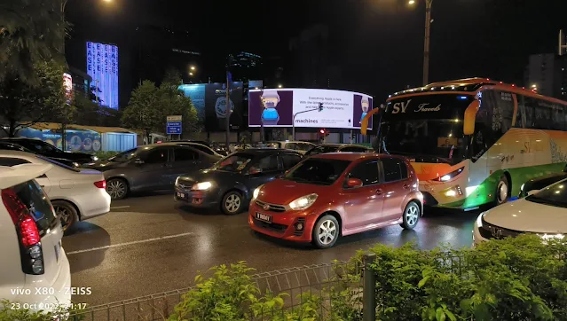 Apple Ad Malaysia KL City Centre Nearby KLCC LED Screen Advertising Malaysia Kuala Lumpur Digital Billboard Advertising