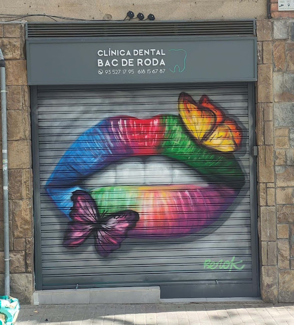 graffiti clínica dental bac de roda persiana