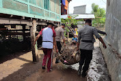 Personil Polres Dompu Diterjunkan, Bantu Warga di Lokasi Banjir di Desa Soro