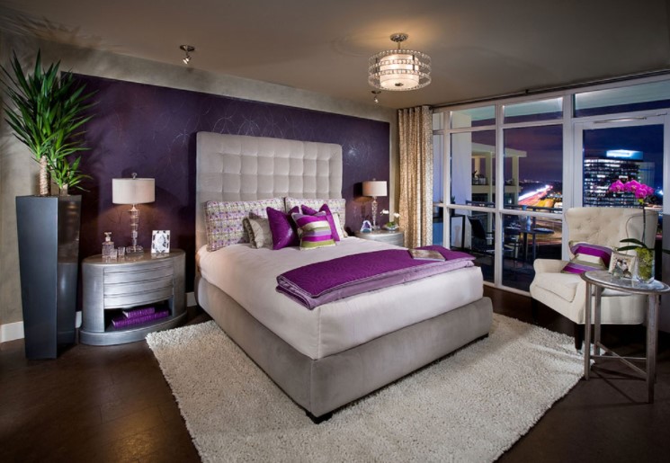 kombinasi dua warna ungu untuk dinding kamar tidur