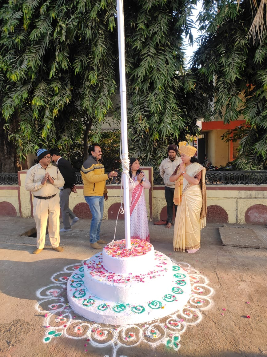 एस डी एम श्रीमति पल्लवी पौराणिक ने कृषि उपज मंडी फहराया तिरंगा 