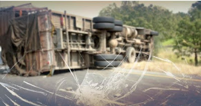 Fakta kecelakaan truk vs truk di jaksel berujung maut