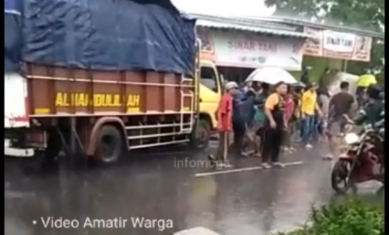 Lakalantas, kecelakaan, sepeda motor vs truk, karangsari, pulosari, pemalang