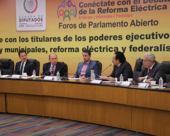 Fayad entrega a la Cámara de Diputados propuesta por el derecho a la electricidad