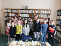 Čtvrťáci v knihovně