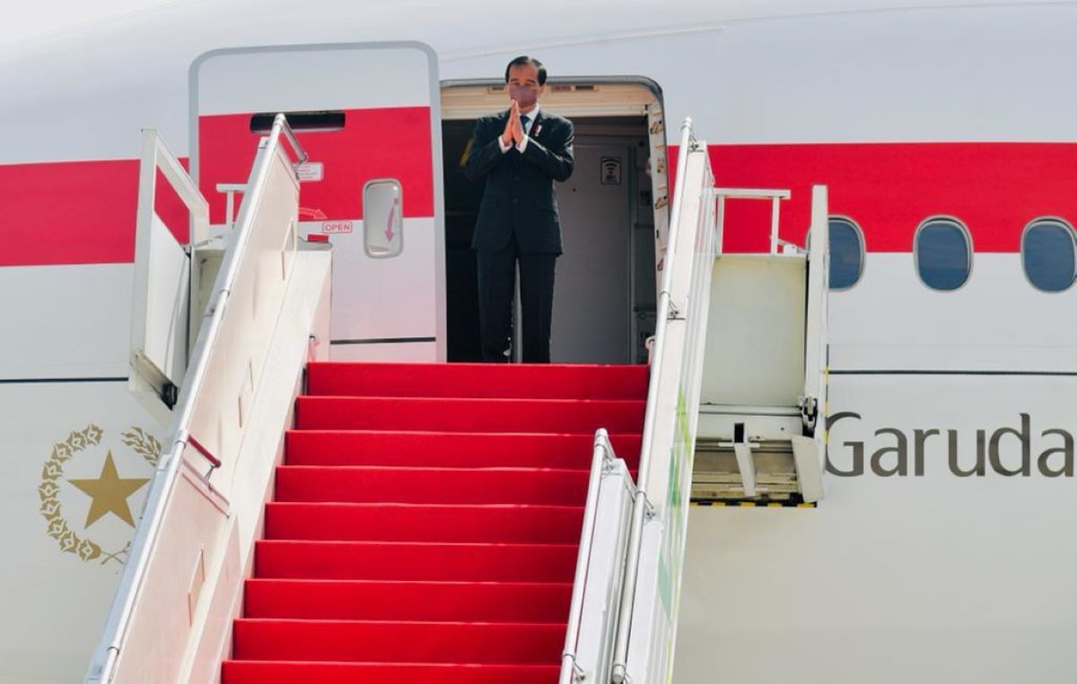 Turun dari Pesawat, Jokowi Disambut Suasana Berbeda, Ada Apa?