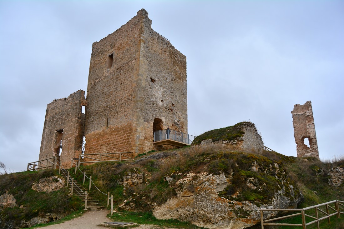 château de Calatanazor, avec la tour de l'Hommage