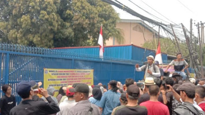 Kecewa Soal CSR, Ratusan Warga Kampung Legon Bekasi Gerudug PT Mekar Armada Jaya