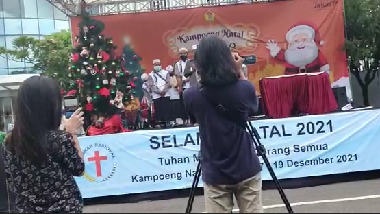 Viral Sholawatan di Acara Kampoeng Natal, Netizen: Beginilah Kalau Disuruh Emak Ngaji, Malah Main di Parit