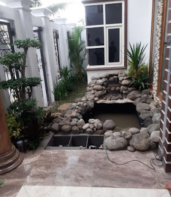 Kolam tebing batu alami