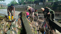 Di Pasirluyu Satgas Sektor 22 Sub 04 Membersihkan Sungai Cikapundung