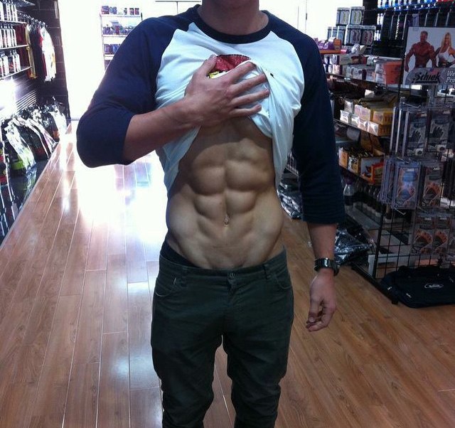 fit-hot-guy-lifting-shirt-teasing-ripped-sixpack-abs