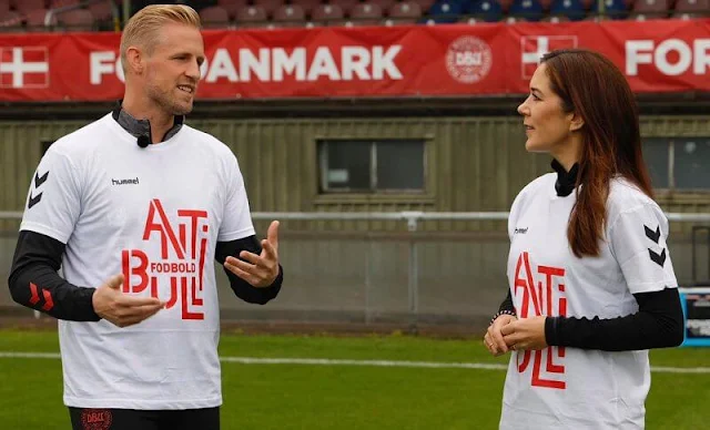Crown Princess Mary met goalkeeper of the national football team, Kasper Schmeichel