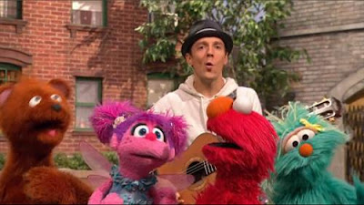 Sesame Street Episode 4426. Jason Mraz, Elmo, Abby, Rosita, Baby Bear, Big Bird all together sings a song. The song is about Outdoors.