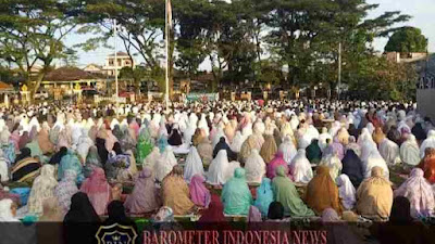 Alun-alun Leuwiliang di Padati Masyarakat yang Akan Melaksanakan Shalat Idul Adha.