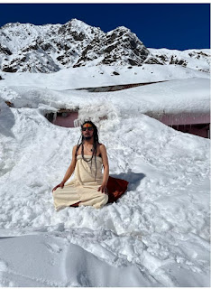 Saint in kedar dhaam for tapasya in 4 feet snow