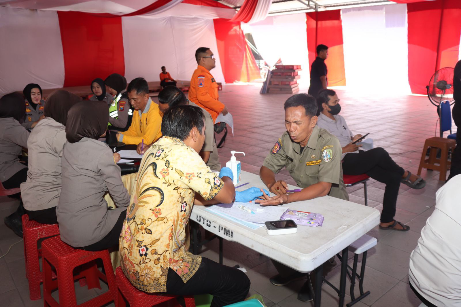 Jelang Hari Jadi Polwan Ke-75 Tanggal 1 September 2023, Polisi Wanita Polres Sampang Gelar Donor Darah