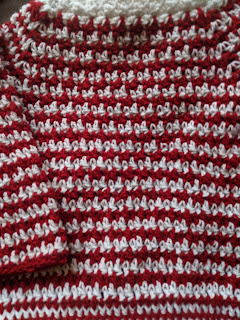 Zoom in detail of houndstooth - like stitch