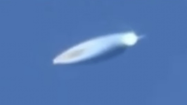 White Cigar shape UFO craft over Florida in the US.