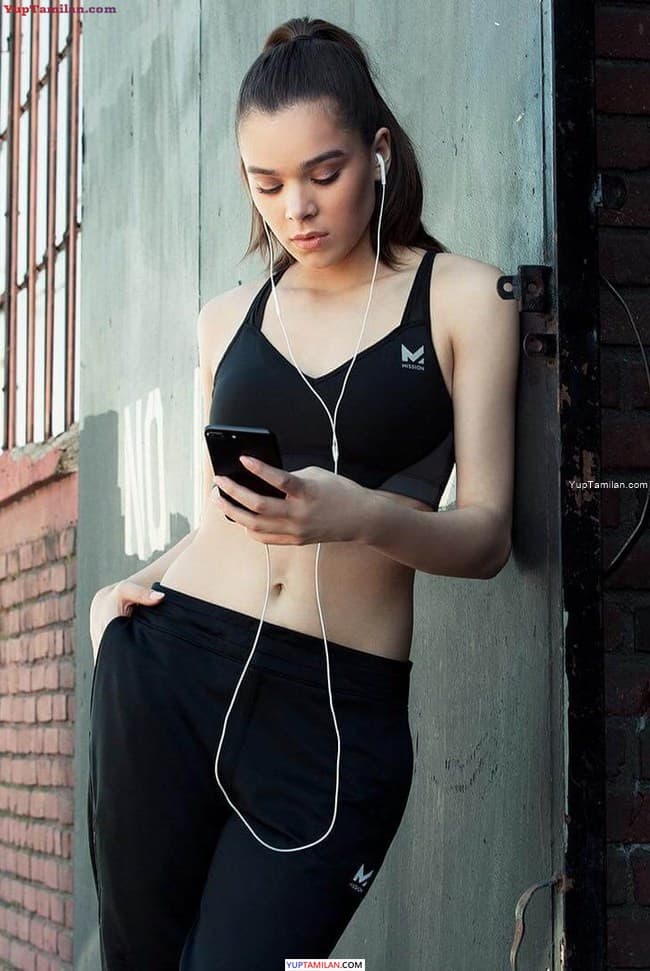 Hailee Steinfeld Sexy Bikini,Bra & Cleavage Pictures Hailee Steinfeld Sexy Bikini, Bra and Cleavage Pictures