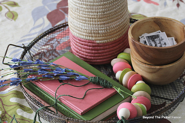 wire tray vignette