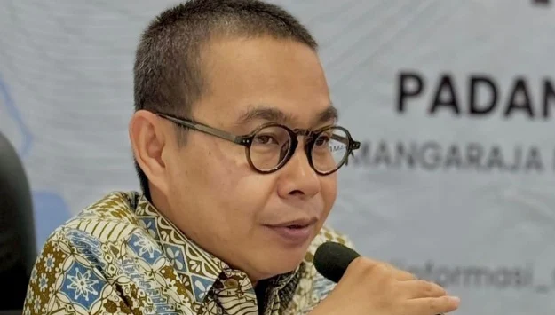 Penulis adalah Musfi Yendra, Ketua Komisi Informasi Sumatera Barat dan aktivis Sumatera Barat. Penulis adalah Musfi Yendra, Ketua Komisi Informasi Sumatera Barat dan aktivis Sumatera Barat.