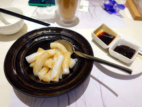 Kee Wah Tearoom (奇華茶室) Lee Tung Avenue Wanchai HK - steamed rice rolls with sweet soy and hoisin (混醬腸粉)