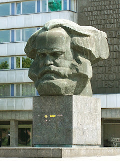 Almanya, Chemnitz'de bulunan Karl Marx anıtı