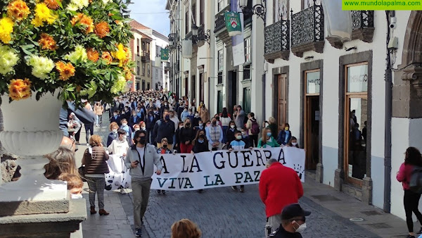 Las niñas y los niños de Santa Cruz de La Palma marchan por la paz