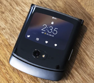 ستحاول Motorola الهواتف القابلة للطي مرة أخرى باستخدام Razr من العمر الثالث
