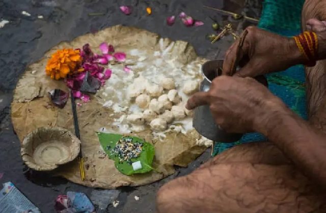 इस दिन सभी पूर्वजों का कर सकते हैं श्राद्ध, जानिए सही डेट और महत्व